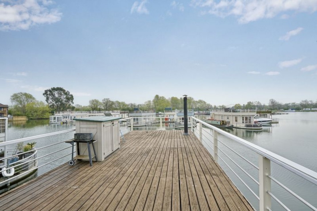 Banks End, Wyton, Cambridgeshire., 2 bedroom, Detached